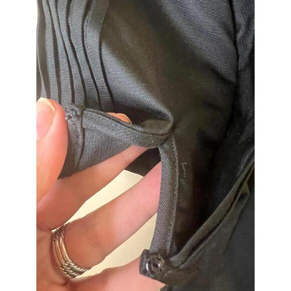 Leon Max Black Pleated Vneck Snap Sleeve Side Zipper Short Sleeve  Dress 8 - Picture 9 of 10